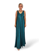 ROBE À LONGUES BRETELLES EN SATIN
