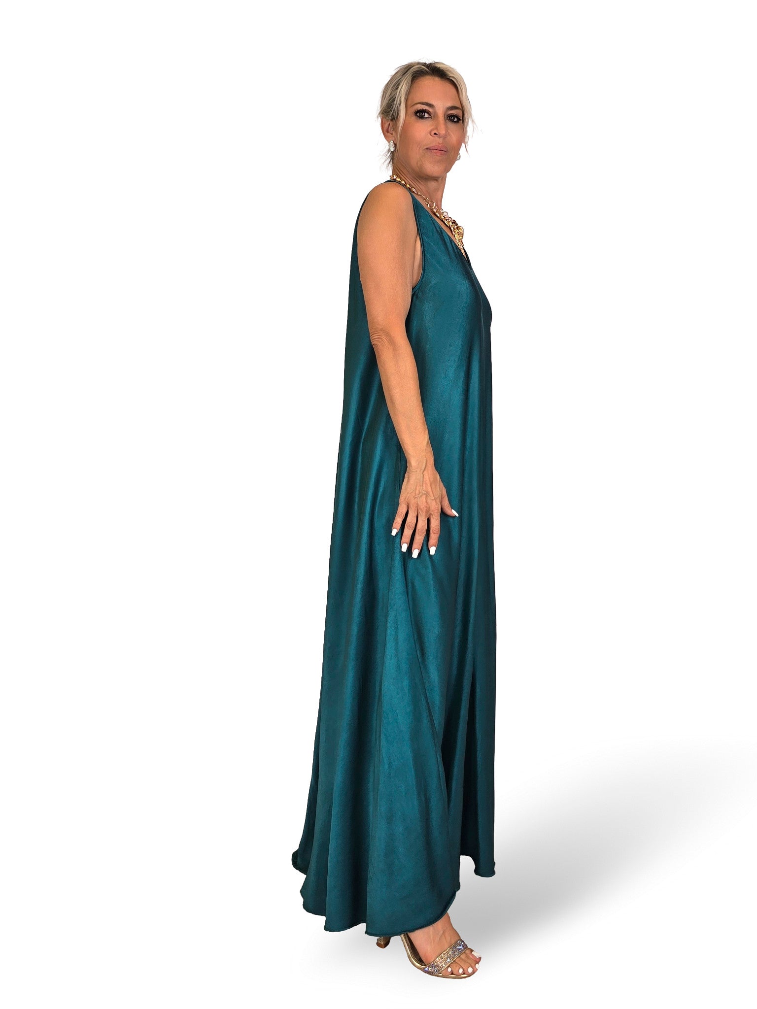 ROBE À LONGUES BRETELLES EN SATIN