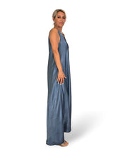 ROBE À LONGUES BRETELLES EN SATIN