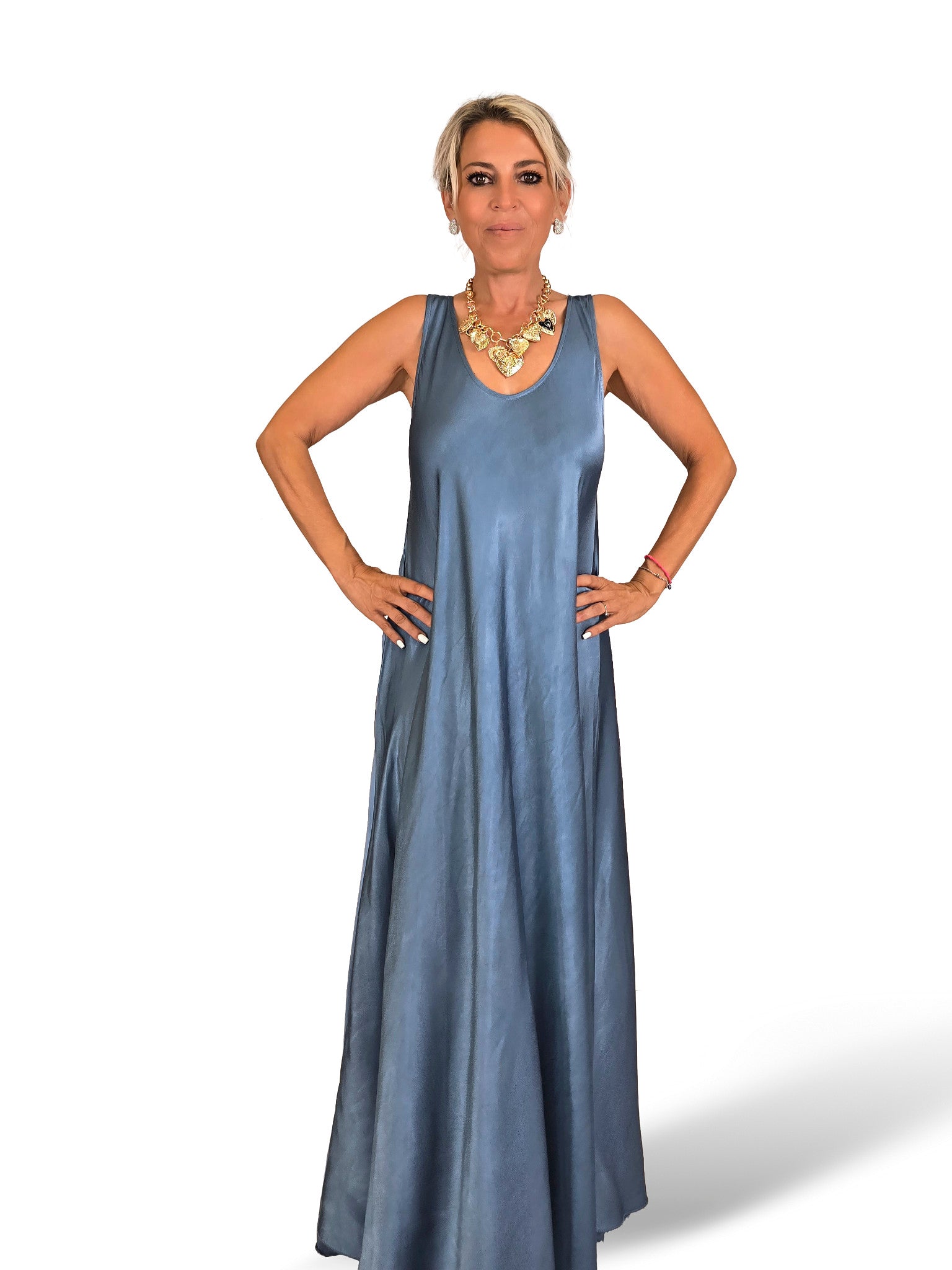 ROBE À LONGUES BRETELLES EN SATIN