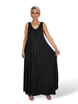 ROBE À LONGUES BRETELLES EN SATIN
