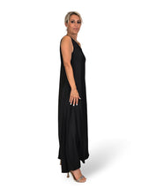 ROBE À LONGUES BRETELLES EN SATIN