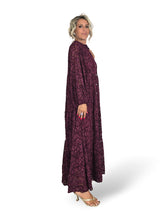 Abito lungo in pizzo stile Mao di Jot