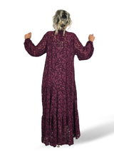 Abito lungo in pizzo stile Mao di Jot