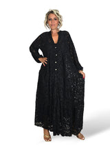 Abito lungo in pizzo stile Mao di Jot