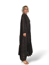 Abito lungo in pizzo stile Mao di Jot
