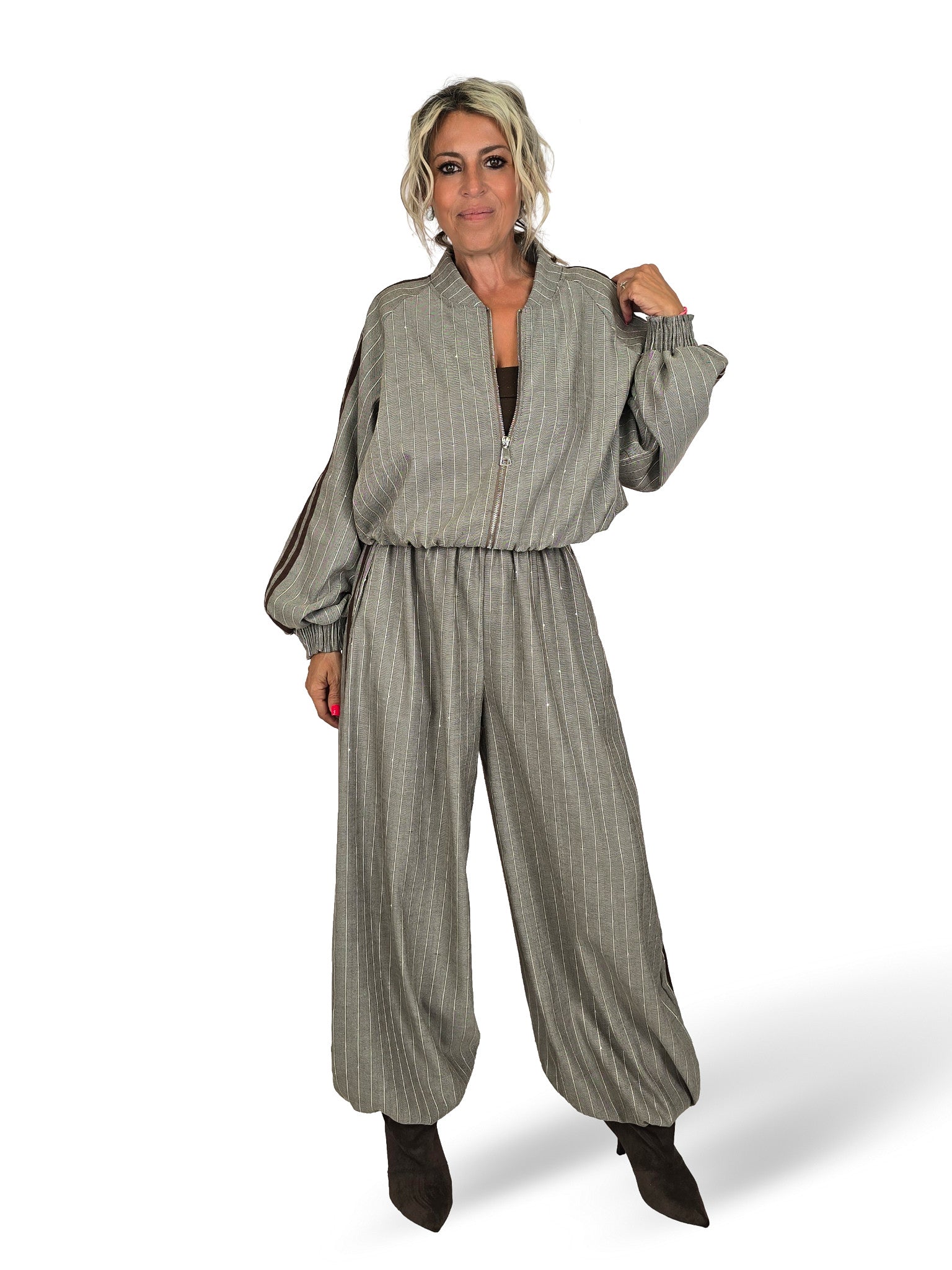 COMPLETO CON STRISCE DA BOMBER E PANTALONI A RIGHE DI ALADIN