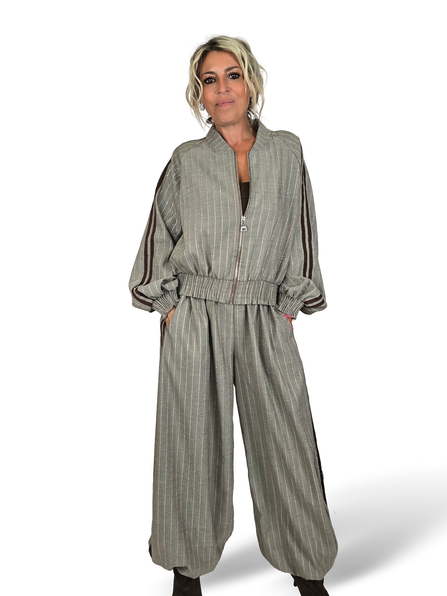 COMPLETO CON STRISCE DA BOMBER E PANTALONI A RIGHE DI ALADIN
