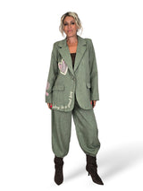BLAZER BORDADOS Y HOMBRERAS