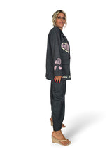 BLAZER BORDADOS Y HOMBRERAS