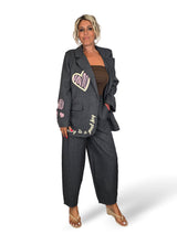 BLAZER BORDADOS Y HOMBRERAS
