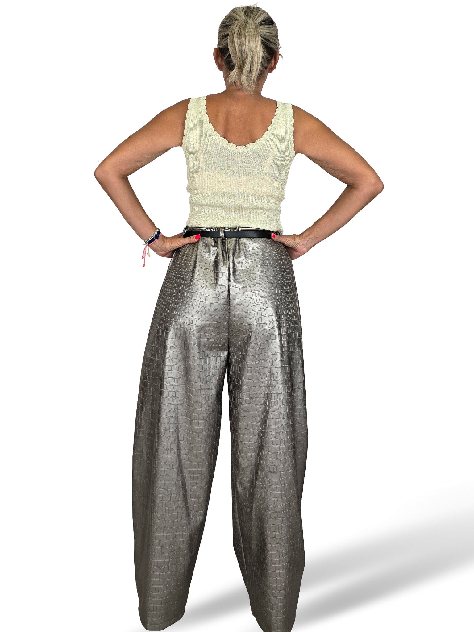 COMPLETO IN ECOPELLE EFFETTO COCCODRILLO CON GIACCA E PANTALONI CON CAPPUCCIO