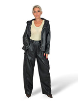 COMPLETO IN ECOPELLE EFFETTO COCCODRILLO CON GIACCA E PANTALONI CON CAPPUCCIO