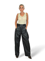 COMPLETO IN ECOPELLE EFFETTO COCCODRILLO CON GIACCA E PANTALONI CON CAPPUCCIO