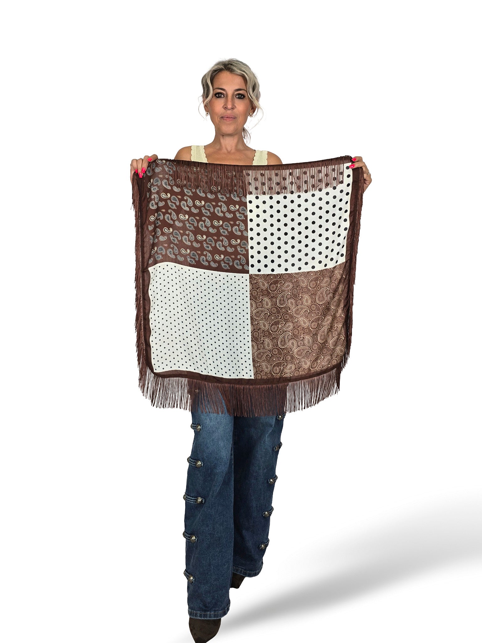PAÑUELO MARRON CON ESTAMPADO PAISLEY Y FLECOS