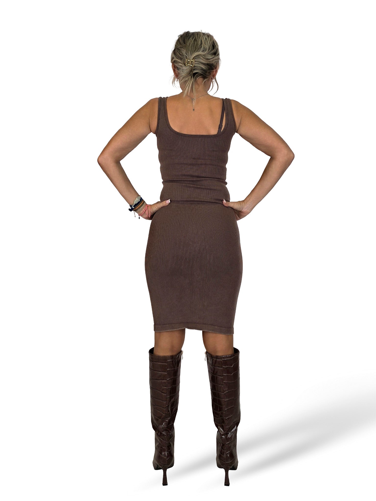 GERIPPTES REDUZIERTES KLEID