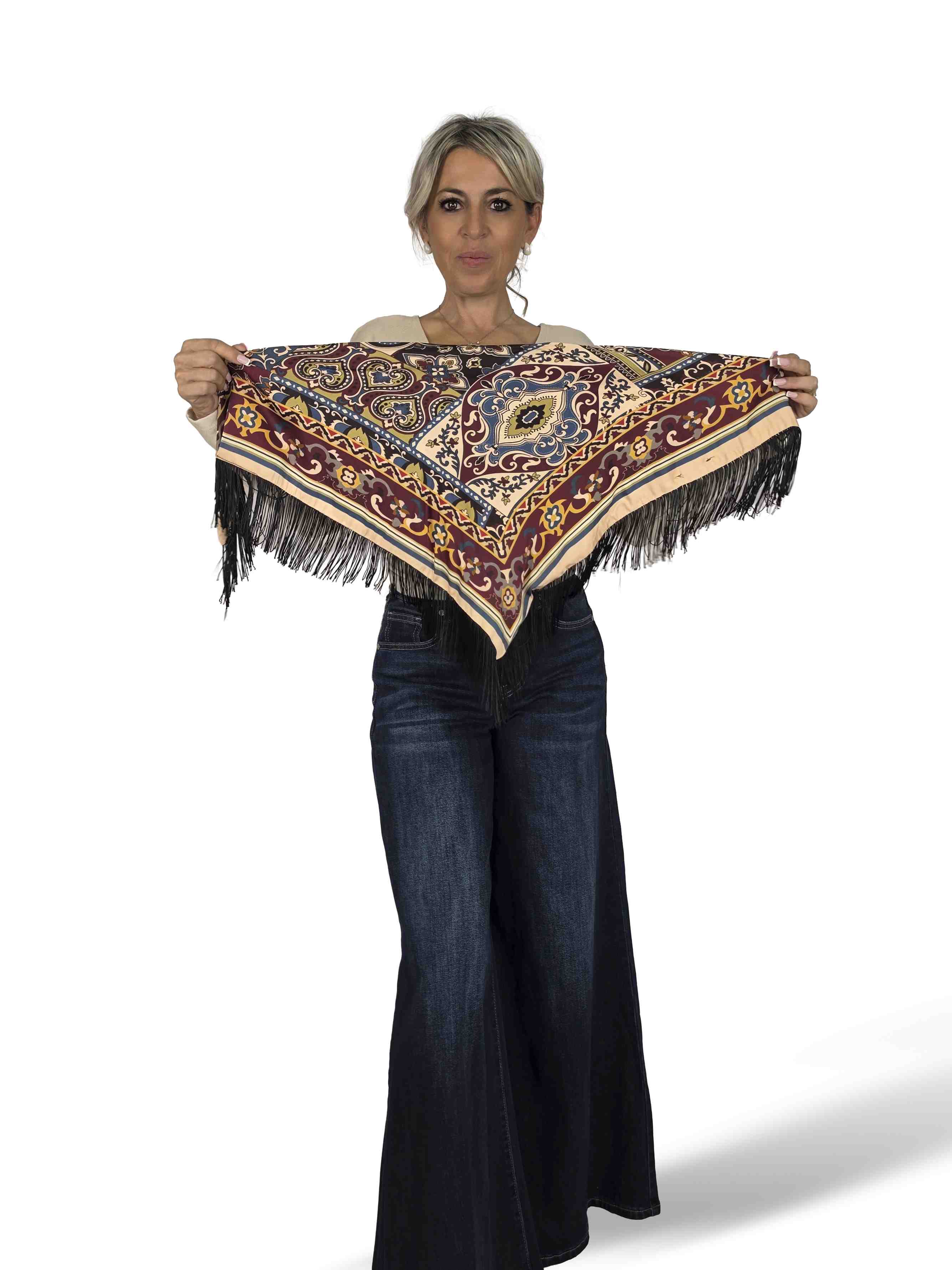 ÉCHARPE EN SATIN IMPRIMÉ FRANGES