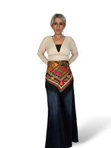 ÉCHARPE EN SATIN IMPRIMÉ FRANGES