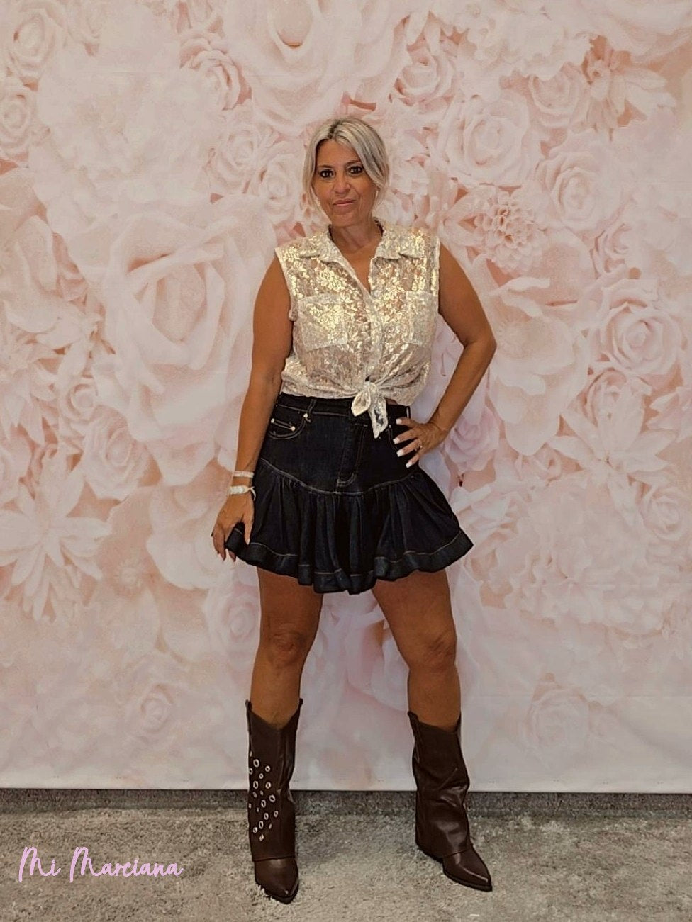 CAMISA DE RENDA SEM MANGAS DOURADA