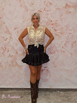 CAMISA DE RENDA SEM MANGAS DOURADA