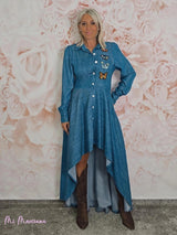 VESTIDO AZUL DENIM COLA PARCHES