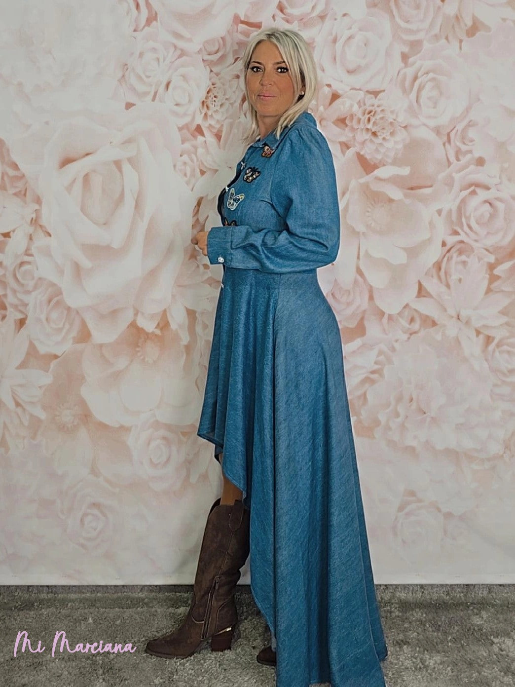 VESTIDO DE ganga AZUL COM APLIQUES