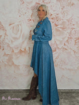 VESTIDO AZUL DENIM COLA PARCHES