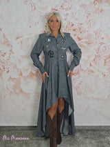 VESTIDO DE ganga CINZA COM APLIQUES MILITARES