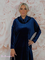 VESTIDO LONGO DE VELUDO COM DECOTE EM CASCATA JOT