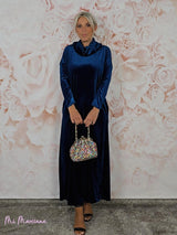 VESTIDO LONGO DE VELUDO COM DECOTE EM CASCATA JOT