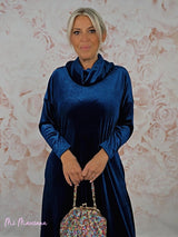 VESTIDO LONGO DE VELUDO COM DECOTE EM CASCATA JOT