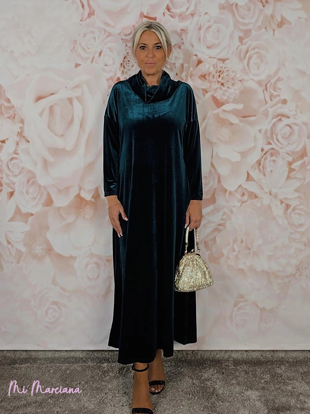 VESTIDO LONGO DE VELUDO COM DECOTE EM CASCATA JOT