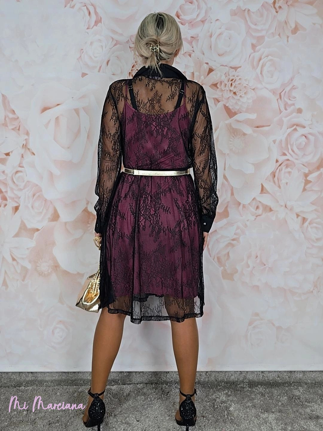 Vestido curto estilo camisa JOT com renda contrastante