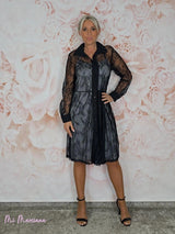 Vestido curto estilo camisa JOT com renda contrastante