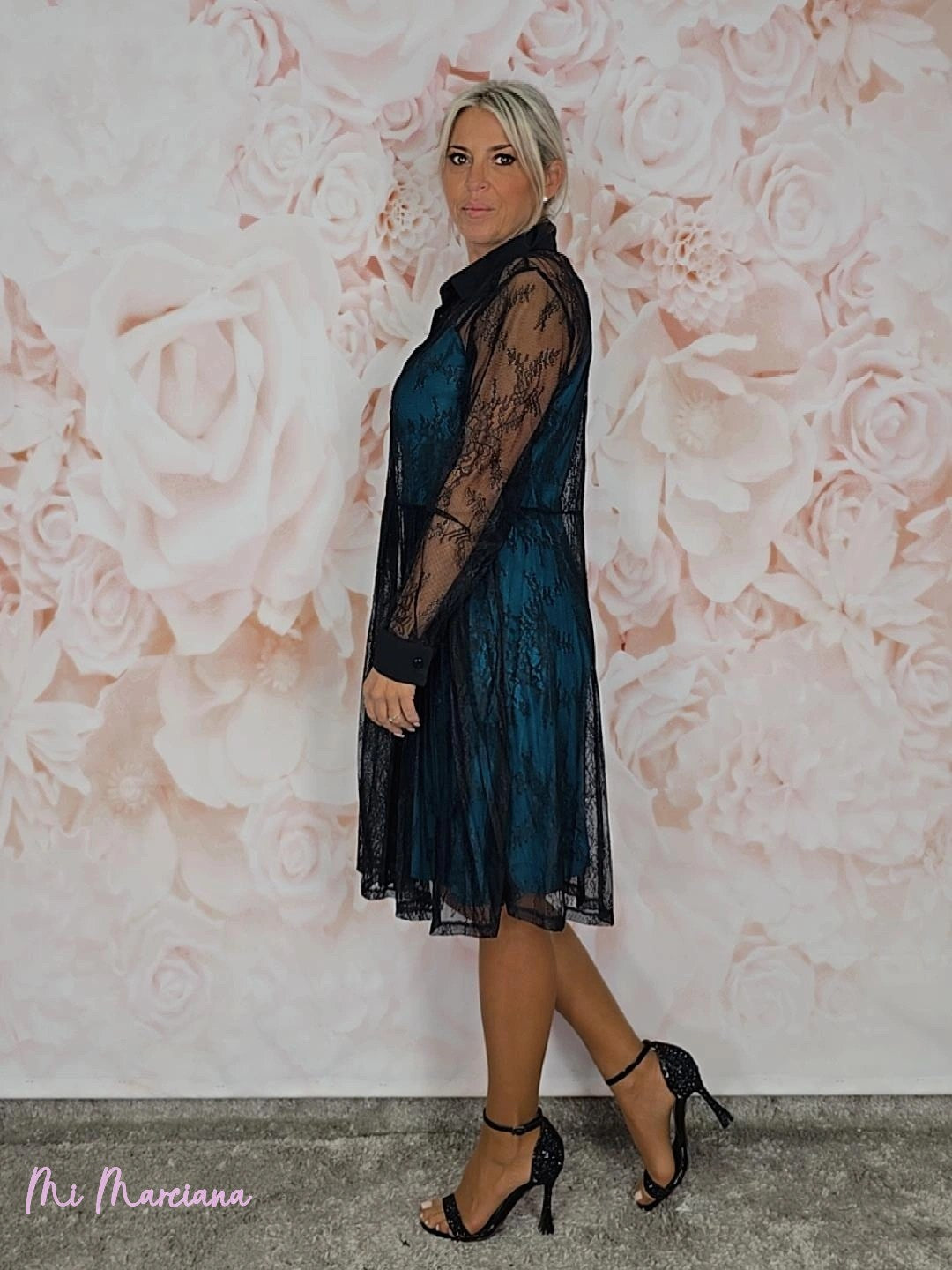 Vestido curto estilo camisa JOT com renda contrastante