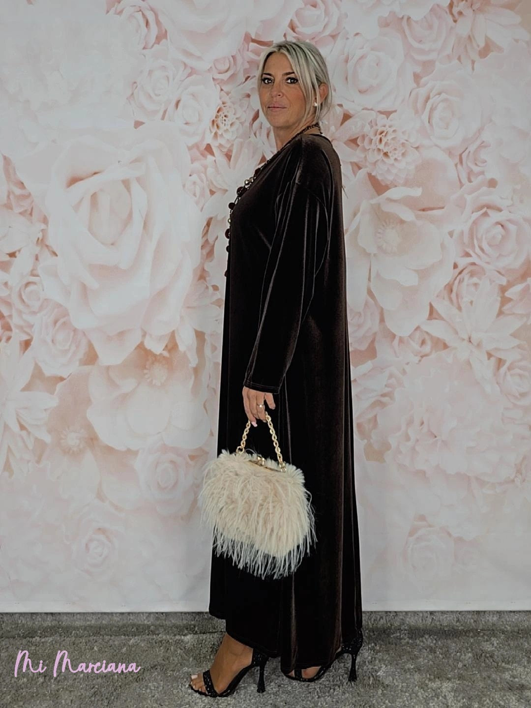 VESTIDO LONGO DE VELUDO COM DECOTE EM V