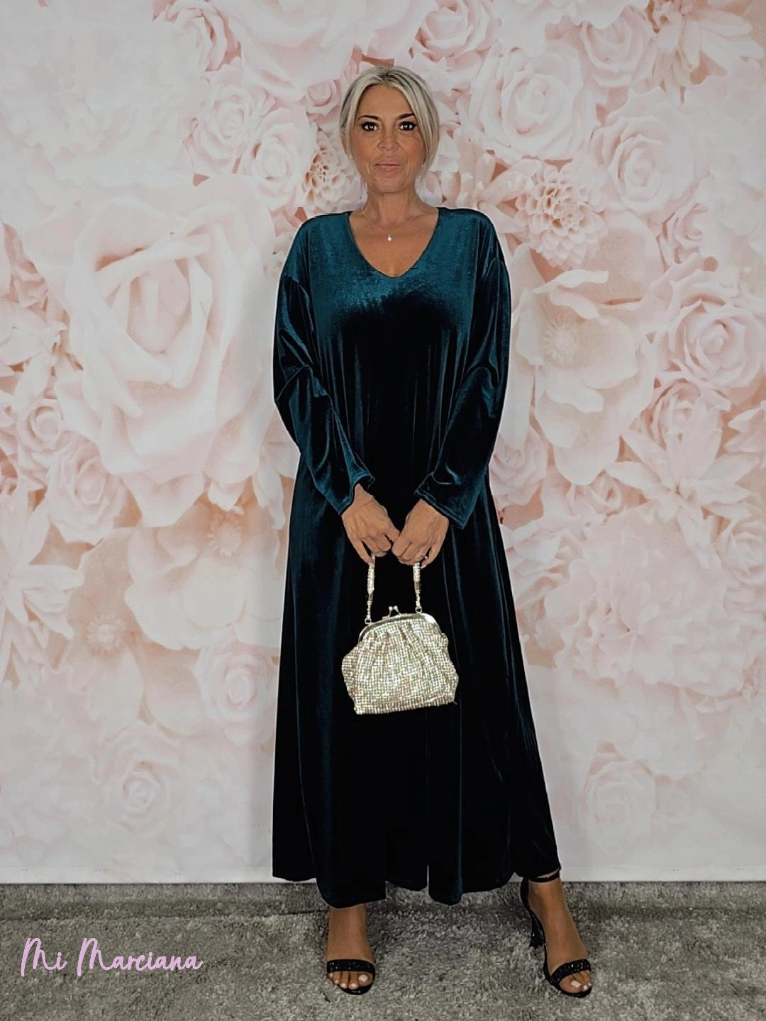 VESTIDO LONGO DE VELUDO COM DECOTE EM V