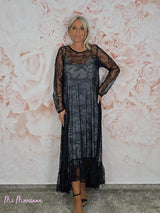 VESTIDO LONGO EM RENDA COM BABADOS CONTRASTANTES JOT