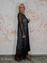 VESTIDO LONGO EM RENDA COM BABADOS CONTRASTANTES JOT