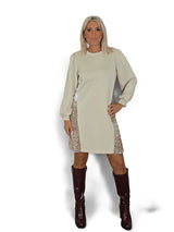 VESTIDO DE PAETÊS COM RISCAS LATERAIS