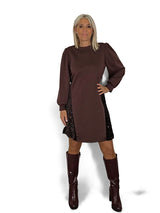 VESTIDO DE PAETÊS COM RISCAS LATERAIS