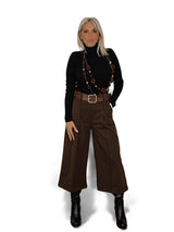 PANTALÓN CORTO CON CINTURÓN