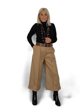 PANTALÓN CORTO CON CINTURÓN