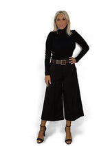 PANTALÓN CORTO CON CINTURÓN