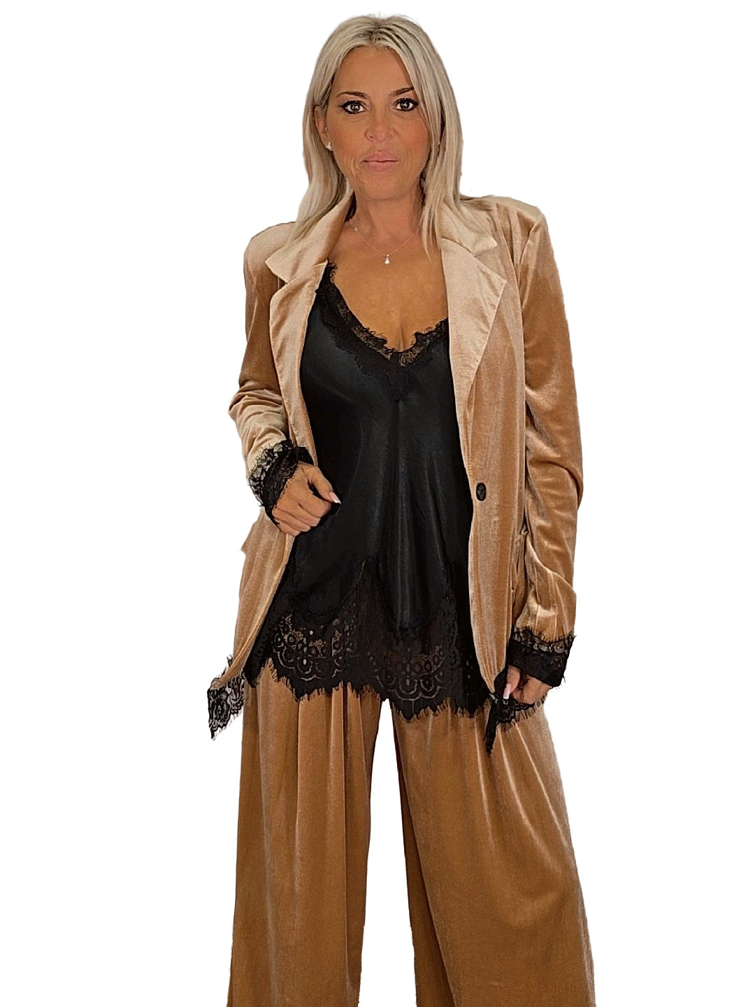 Fato de veludo com renda