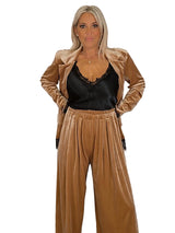 Fato de veludo com renda