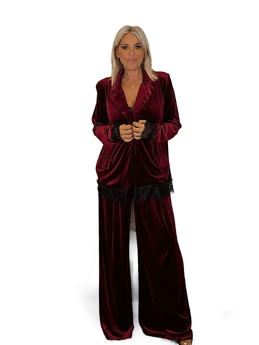 Fato de veludo com renda