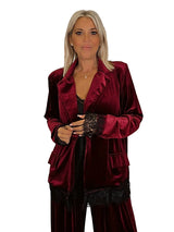 Fato de veludo com renda