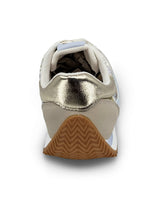 TÊNIS RETRÓ COM ESTAMPA DE FLOR