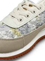 TÊNIS RETRÓ COM ESTAMPA DE FLOR